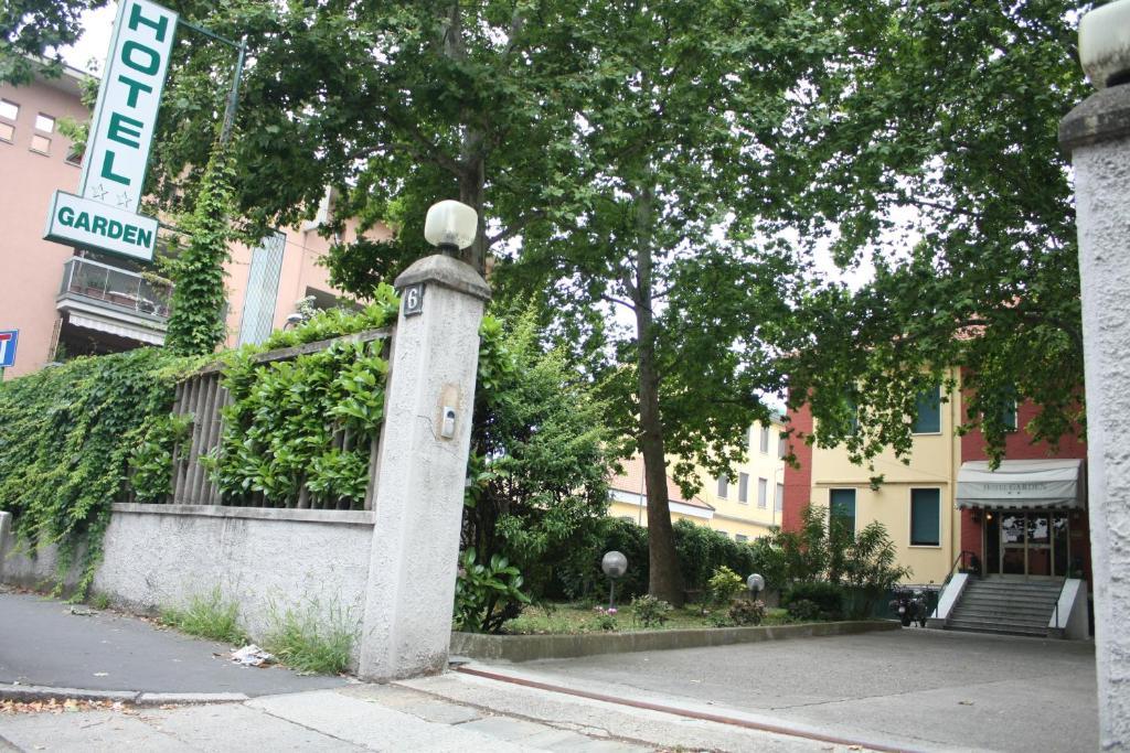Hotel Garden Milan Luaran gambar