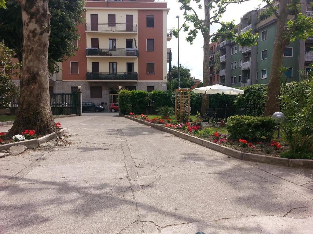 Hotel Garden Milan Luaran gambar